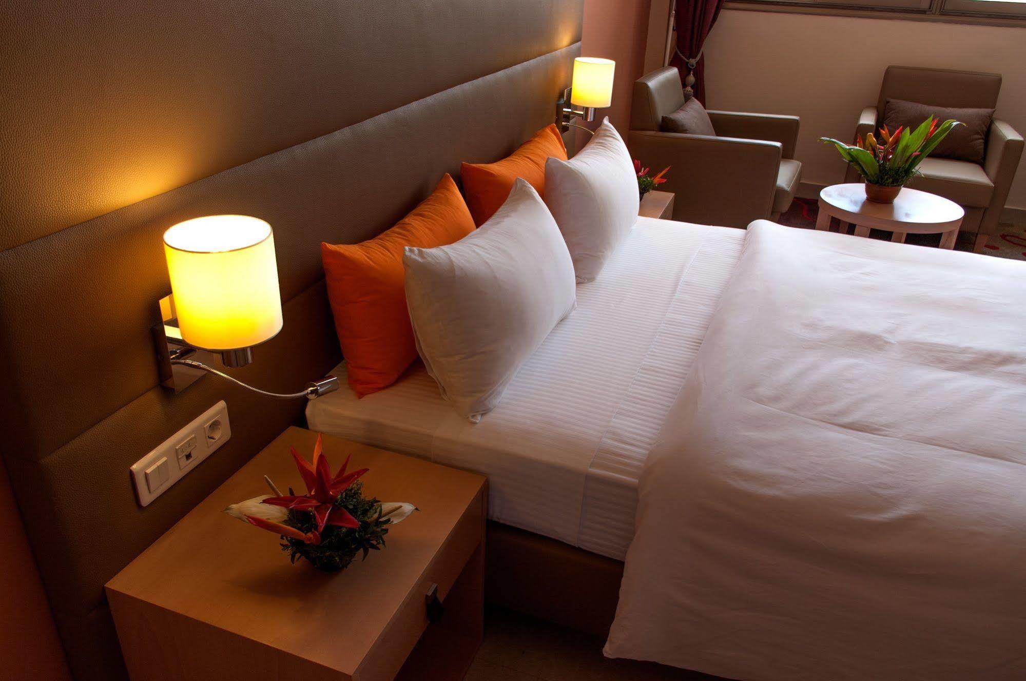 Bravia Hotel Wagadugu Zewnętrze zdjęcie